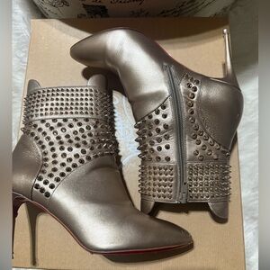 100% authentic Christian Louboutin Hongroise boots size 38 metallic pewter gold